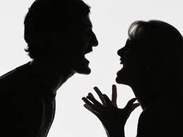 Kadının hakaret ettiği ve evi terk ettiği; erkeğin şiddet uygulayıp, kovduğu … eşit kusurdur